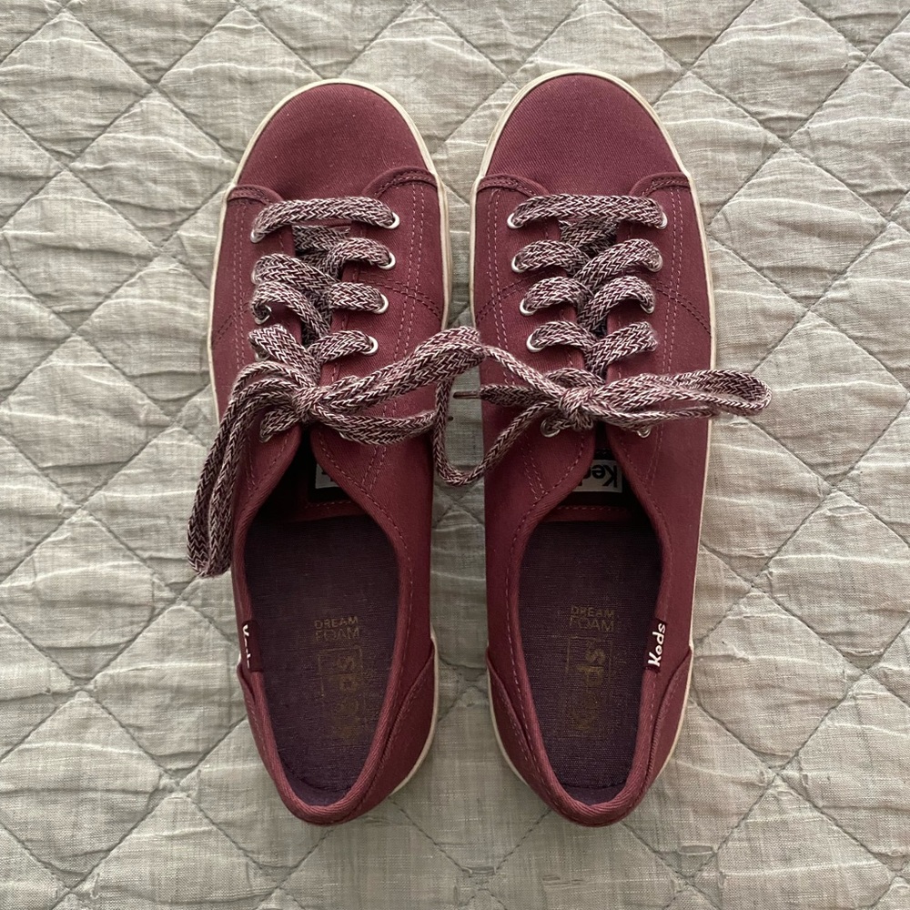 Kids kickstart canvas sneaker, size 9 1/2  red